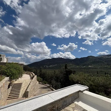 Villa Stone Heaven Apartment-poolside Bbq & Fresh Herbs