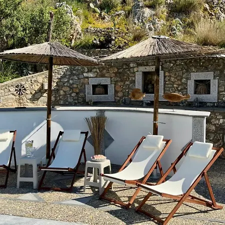 Villa Stone Heaven Apartment-poolside Bbq & Fresh Herbs