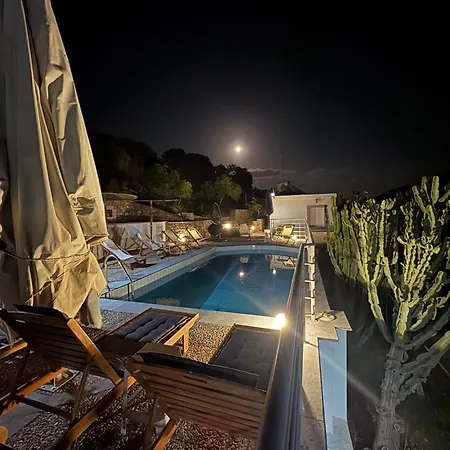 Stone Heaven Apartment-poolside Bbq & Fresh Herbs Villa